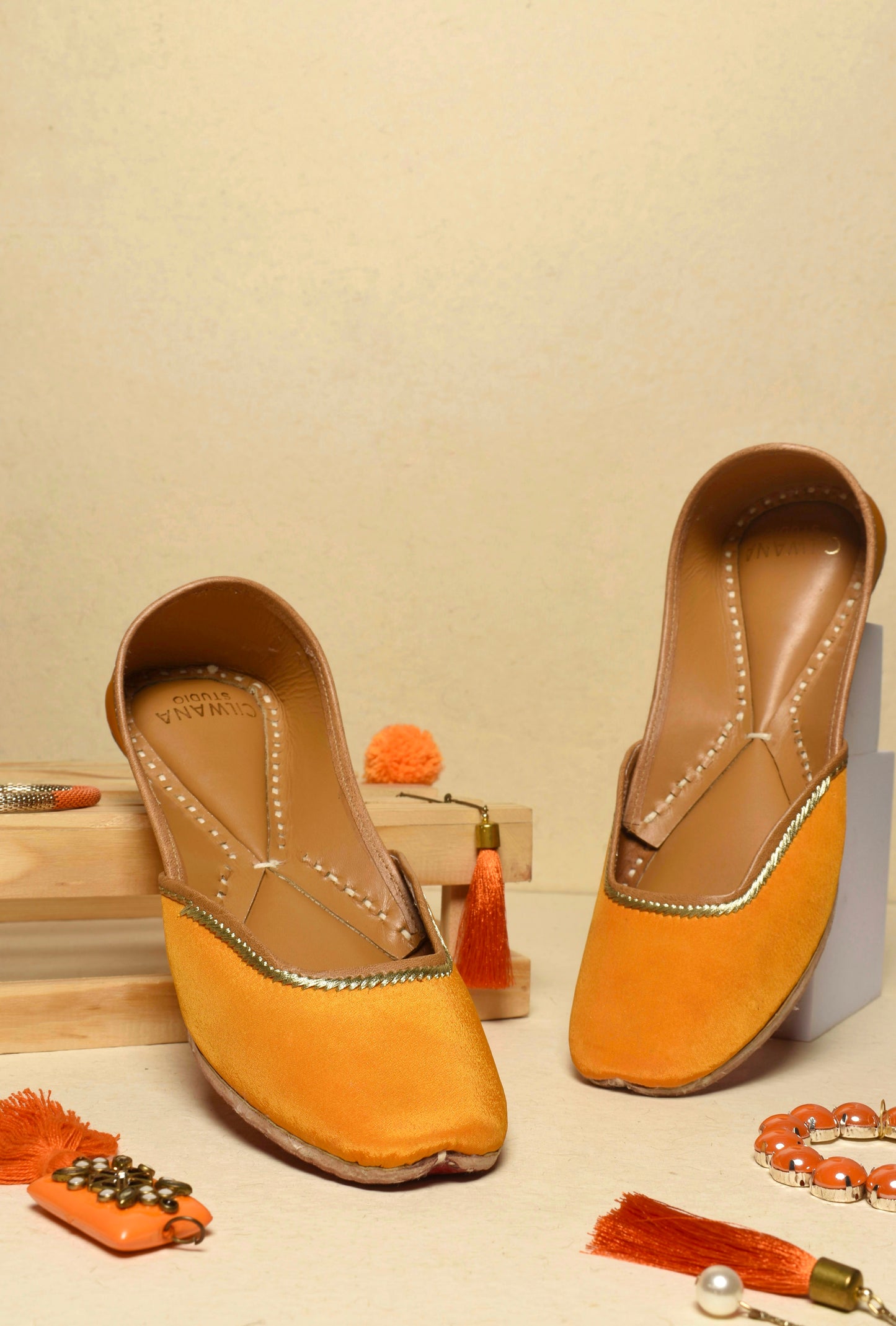 Mustard Fab Jutti